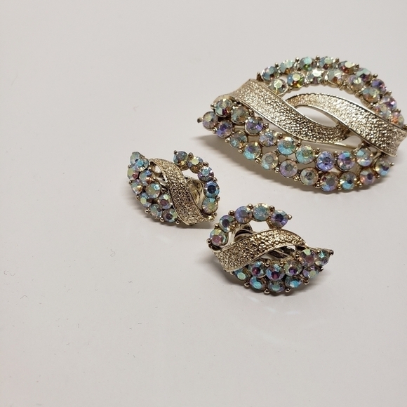 VINTAGE Signed Coro Brooch  Earrings Set Aurora Borealis Rhinestones Gold Tone - Picture 3 of 6